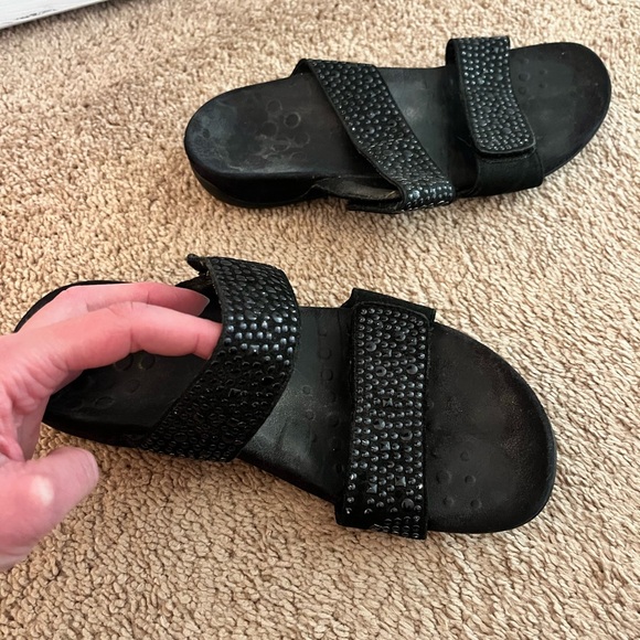 Vionic sandals - Picture 2 of 4